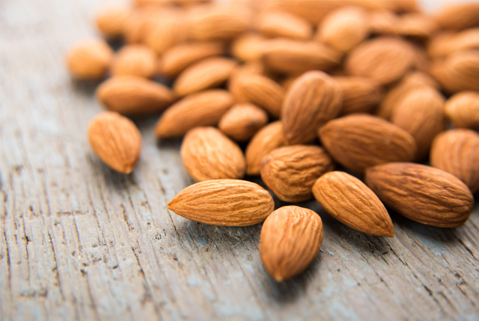 raw almonds